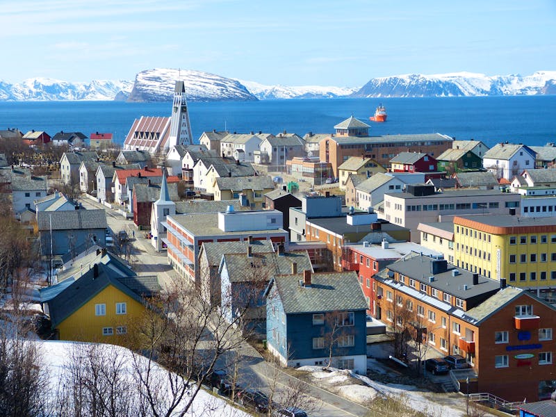Aussichtspunkt Salen - Blick auf die Kirche von Hammerfest - ©Kurt Michaelis - Hurtigruten Guest image