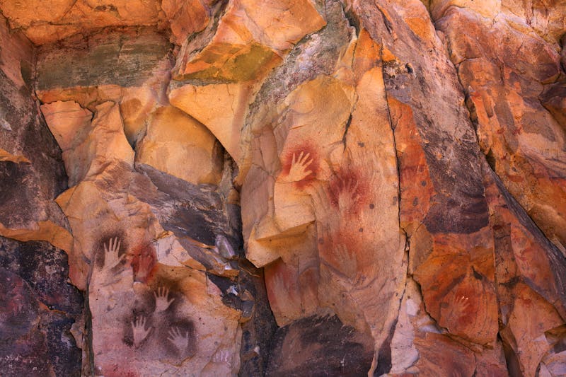 Höhlenmalereien in der Cueva de las Manos, Patagonien, Argentinien - ©sunsinger - stock.adobe.com