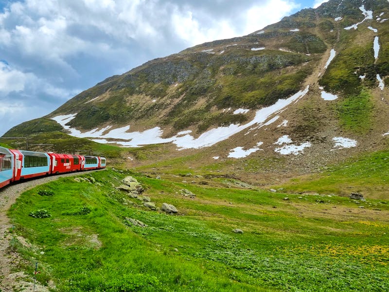 Zugfahrt mit dem Glacier-Express - von Andermatt hinauf zum Oberalppass - ©Katrin Deutschbein - Eberhardt TRAVEL