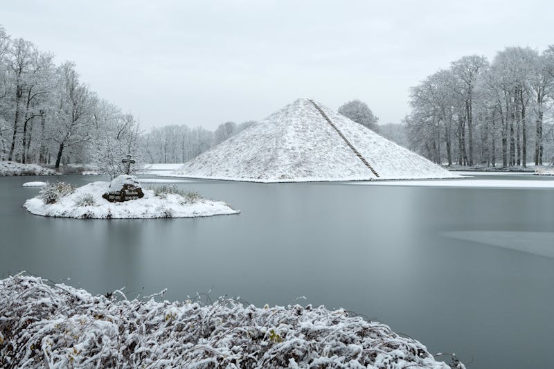 Schlosspark Branitz bei Cottbus im Winter - Pückler-Pyramide - ©travelguide - stock.adobe.com