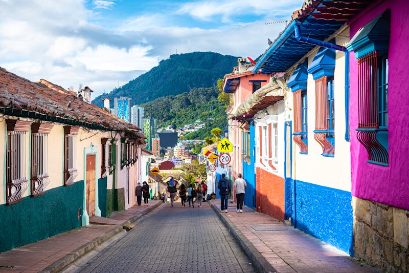 Bunte Häuser im Stadtteil Candelaria in Bogota - ©jon_chica - stock.adobe.com