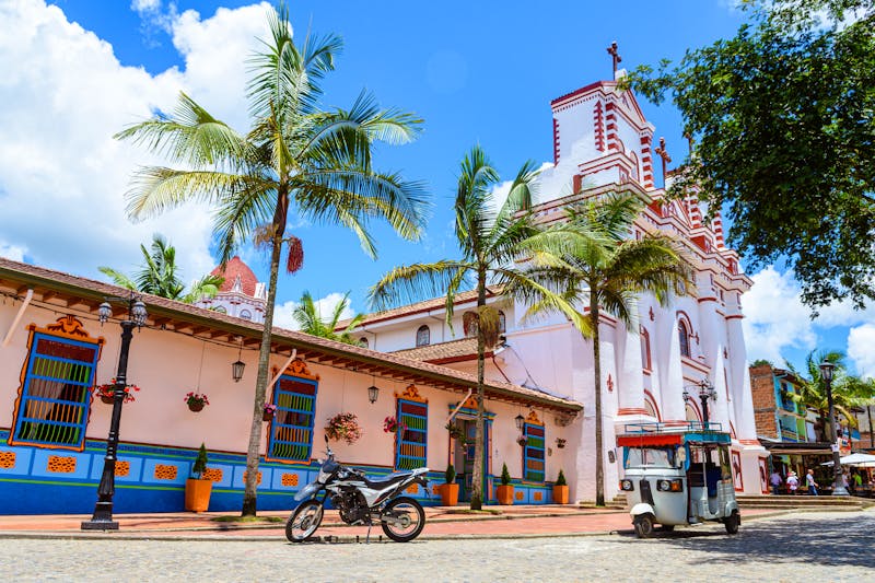 Bunte Häuser in Guatape - Kolumbien - ©jon_chica - stock.adobe.com
