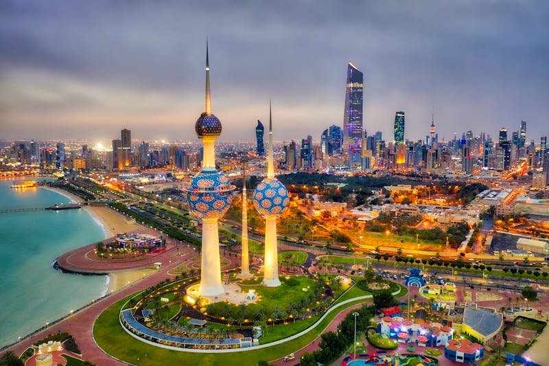 Kuwait Tower am Abend - ©Lukas - stock.adobe.com