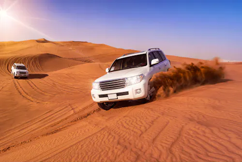 Jeeptour in der Wüste von Dubai &ndash; &copy; Felix Pergande - stock.adobe.com