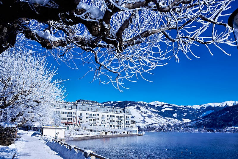 Grand Hotel in Zell am See - Außenansicht im Winter – ©Grand Hotel Zell am see