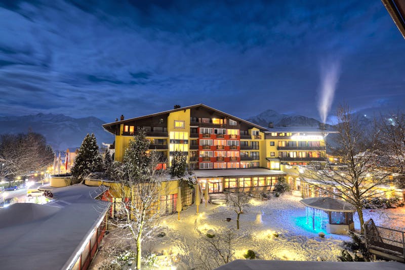 Hotel Latini in Zell am See - Außenansicht im Winter – ©Hotel Latini