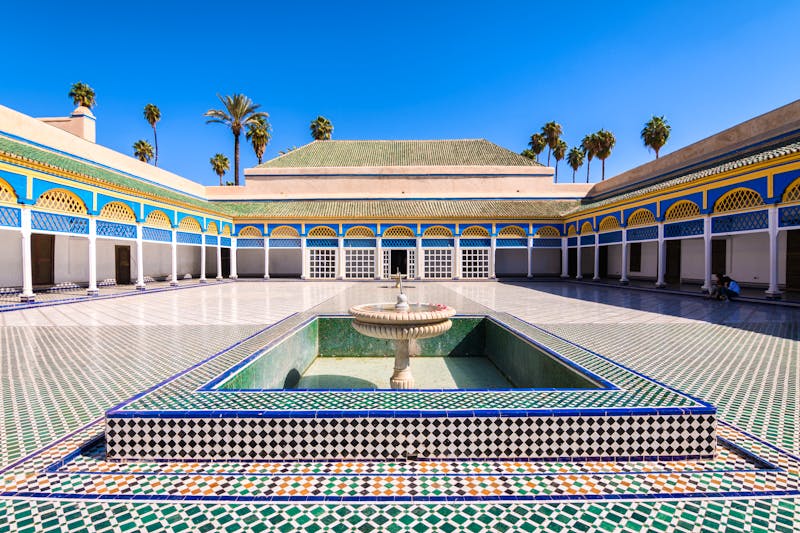 Besichtigung des Bahia-Palasts in Marrakesch - ©jon_chica - stock.adobe.com