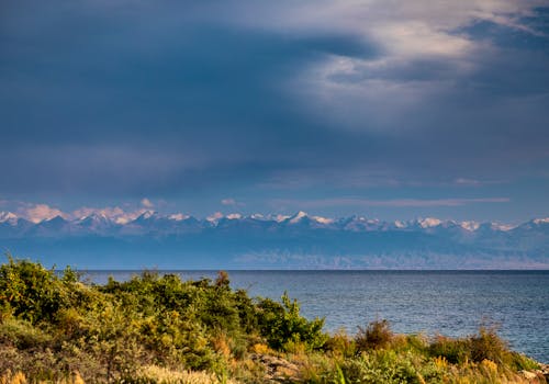 Issyk-Kul-See in Kirgistan &ndash; &copy; Winfried Rusch - stock.adobe.com