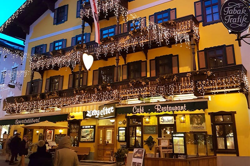 Hotel Lebzelter in Zell am See - Außenansicht im Winter – ©Hotel Lebzelter