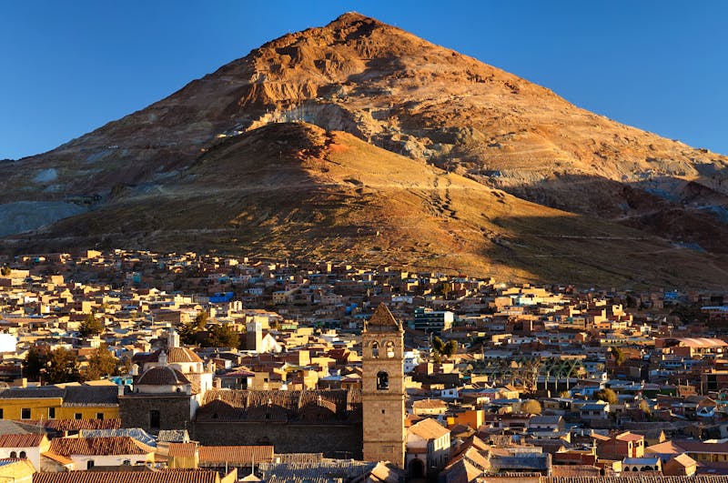 Potosi mit dem Berg Cerro Rico im Hintergrund, Bolivien - ©Rafal Cichawa - stock.adobe.com