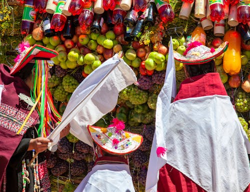 Einheimische mit traditioneller Kleidung in Tarabuco, Bolivien – © Erika - stock.adobe.com