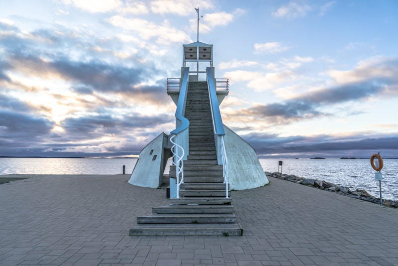 Leuchtturm am Strand Nallikari in Oulu - am Bottnischen Meerbusen - ©Leon - stock.adobe.com