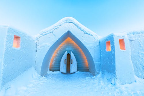 Arctic Snow Hotel bei Rovaniemi - Eingang zum Eishotel &ndash; &copy; Ilkka Vayrynen info@adkioski.com - Visit Finalnd
