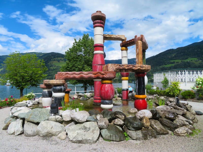 Hundertwasser-Brunnen am Grand Hotel in Zell am See - ©Doreen Päßler - Eberhardt TRAVEL