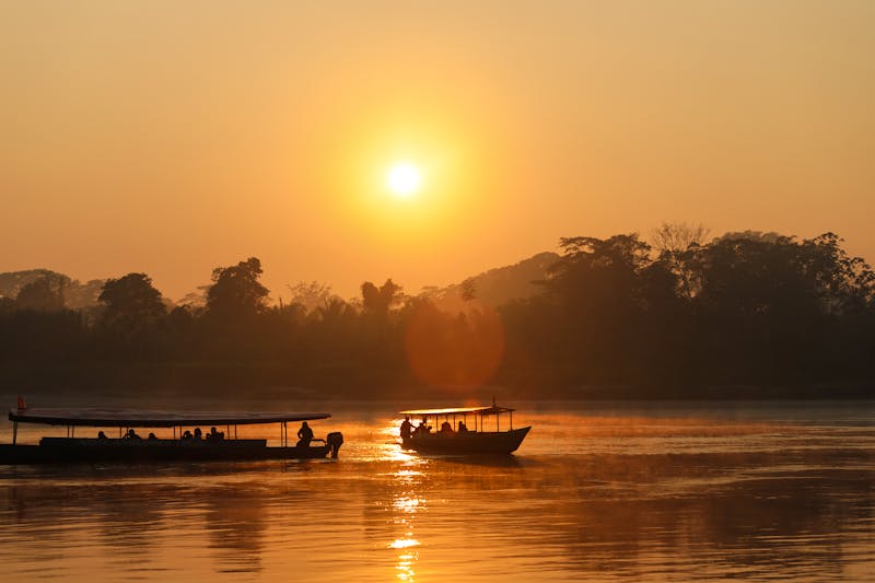 Bootsfahrt auf dem Rio Madre de Dios bei Puerto Maldonado in Peru - ©Yannik Photography - stock.adobe.com