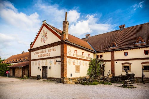 Mittelalterliches Hotel Schloss Detenice &ndash; &copy; 