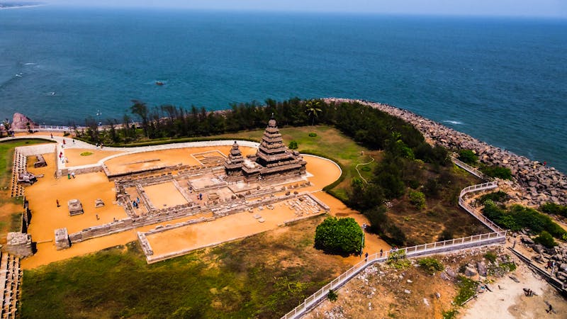 Shore-Tempel (Küstentempel) in Mamallapuram (Mahabalipuram) - mit Blick auf den Golf von Beganlen - ©Abhishek Vyas - stock.adobe.com