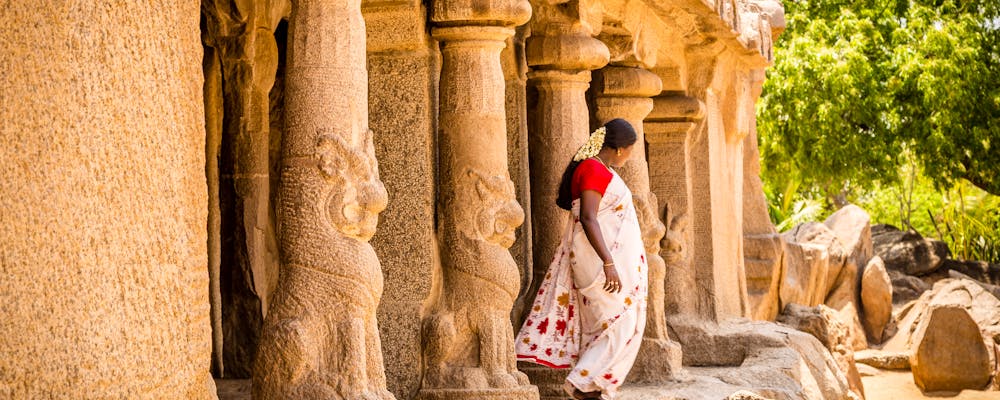 Mamallapuram (Mahabalipuram) - Inderin im Tempel Five Rathas – © Matias Planas - Adobe Stock