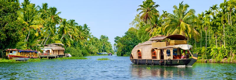 Backwaters bei Alleppey (Alappuzha) in Kerala - Hausboote, Wasserstraßen und Palmen - ©photlook - stock.adobe.com