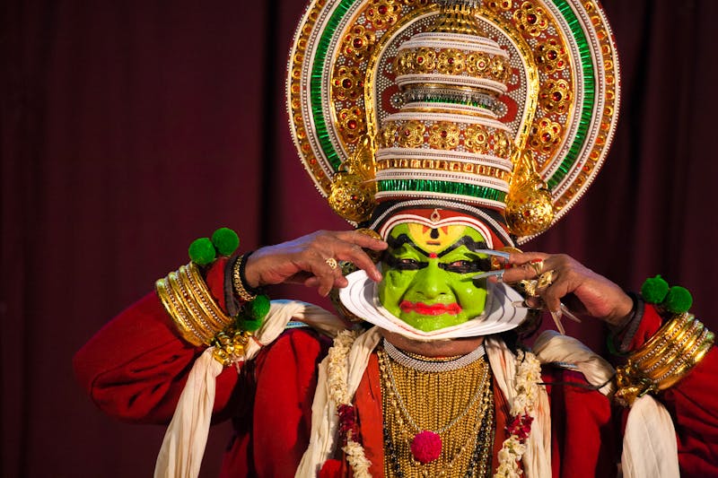 Kathakali-Tänzer bei einer Folkloreshow in Cochin (Kochi) in Südindien - ©Grigory Kubatyan - stock.adobe.com