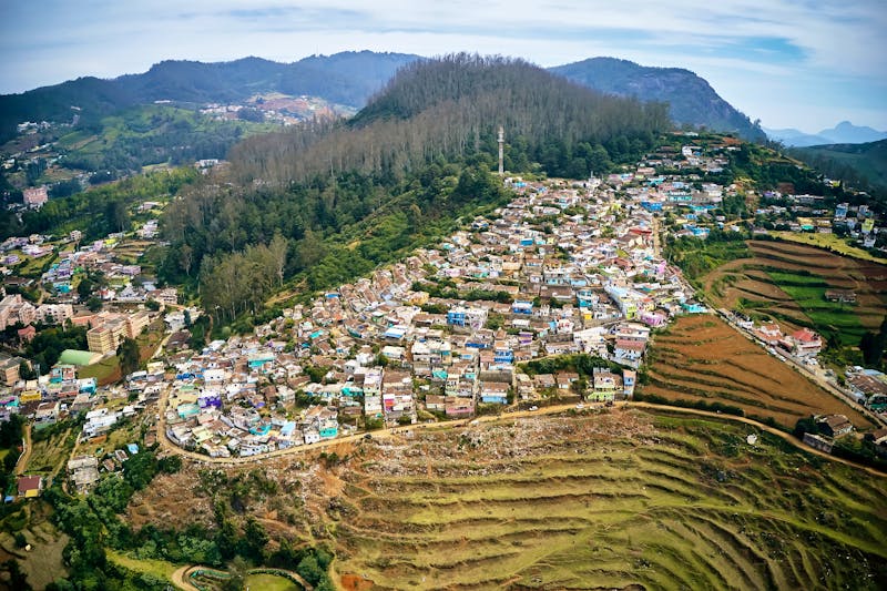 Udhagamandalam (Ooty) - farbenfrohe Häuser in den Nilgiri-Bergen - ©melnikkrg - stock.adobe.com