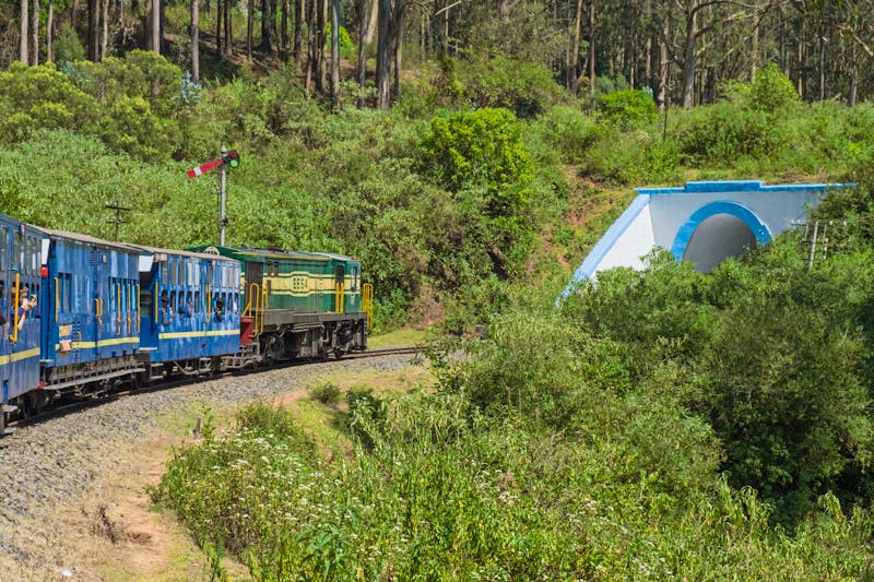 Udhagamandalam (Ooty) - Eisenbahnstrecke in den Nilgiri-Bergen von Ooty nach Coonoor - ©pjhpix - stock.adobe.com