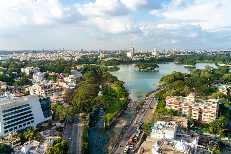 Bangalore (Bengaluru) - Blick auf die Stadt mit Hochhäusern und Seen - ©porqueno - stock.adobe.com