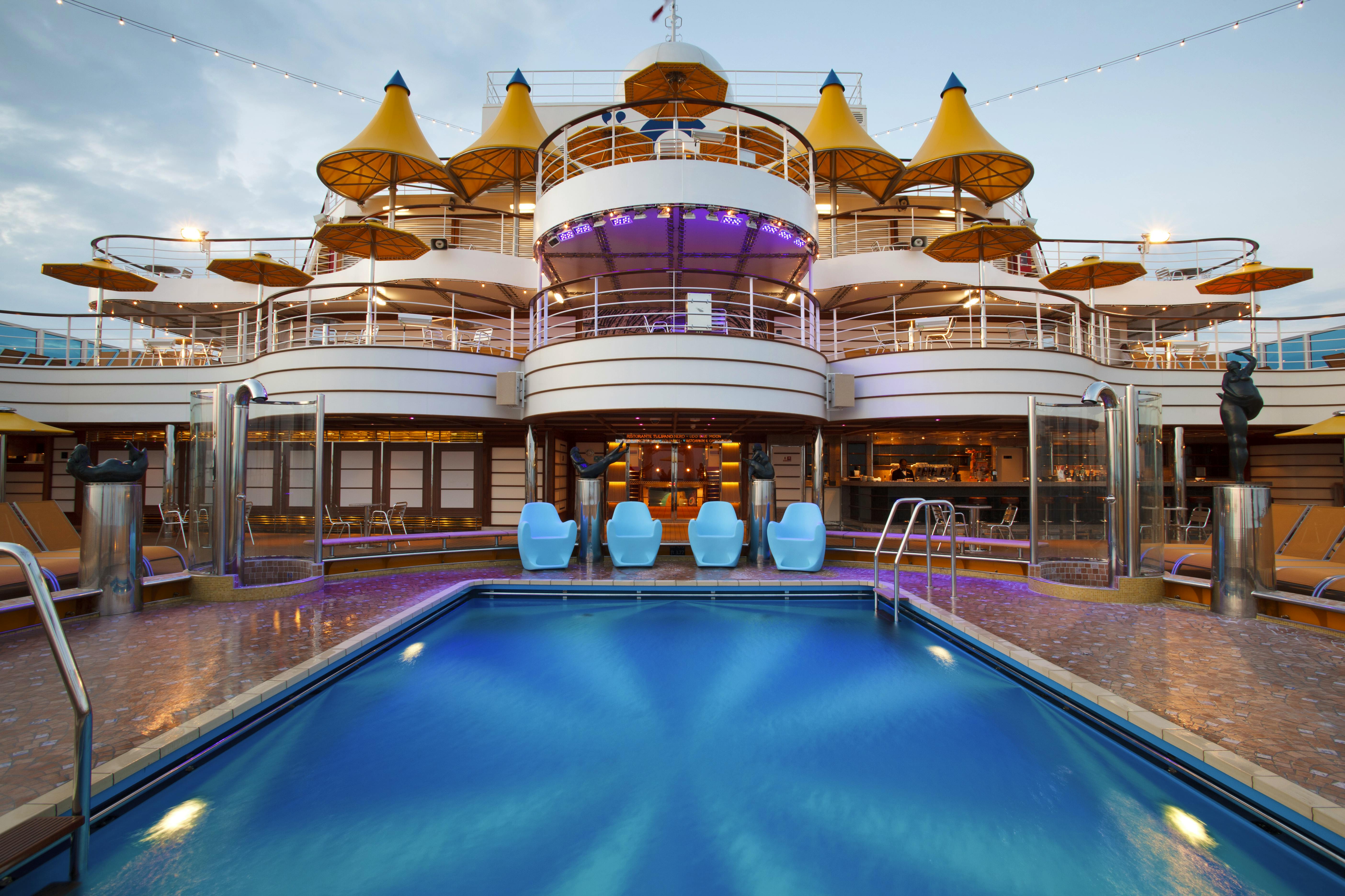 Costa Fascinosa - Pooldeck &nbsp;&ndash;&nbsp;&copy;&nbsp;Costa Crociere