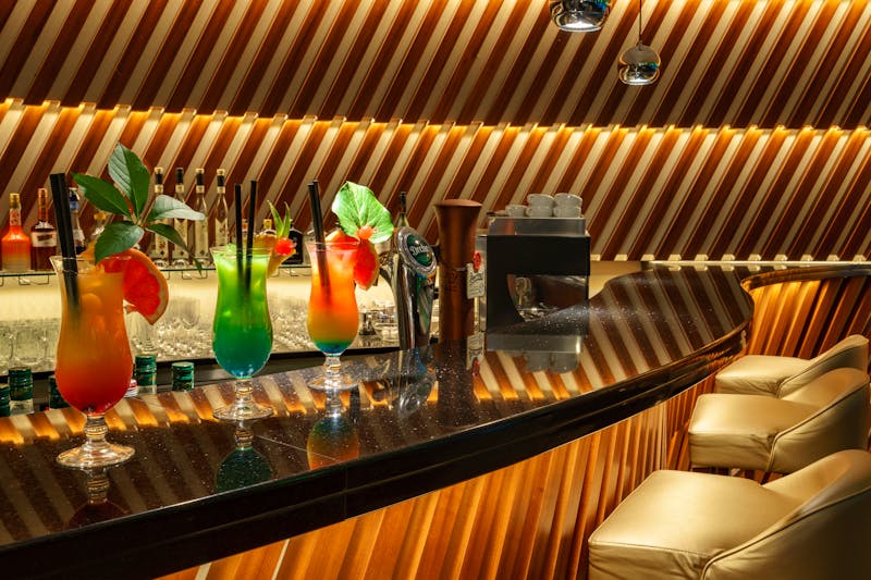 Ensana Thermal Aqua Health Spa Hotel in Heviz - Bar mit Cocktails – ©Ensana