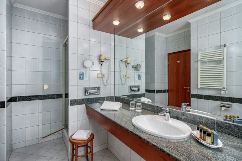 Ensana Thermal Heviz Health Spa Hotel in Heviz - Badezimmer Suite – ©Ensana