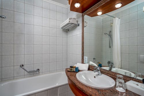 Ensana Thermal Heviz Health Spa Hotel in Heviz - Superior Badezimmer &ndash; &copy; Ensana