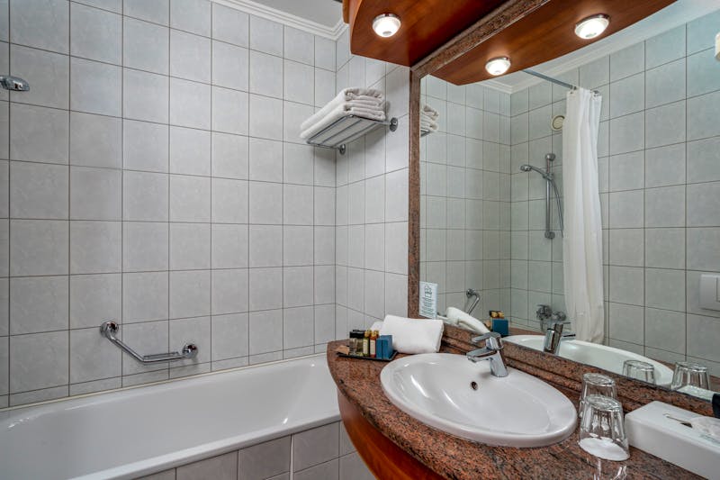 Ensana Thermal Heviz Health Spa Hotel in Heviz - Superior Badezimmer – ©Ensana