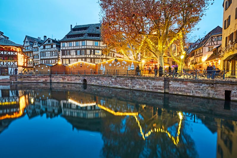 Straßburg im Elsass - Weihnachtsmarkt im Stadtteil Petit France - ©allan - stock.adobe.com