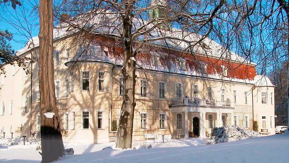 Winter am Schloss Schweinsburg in Neukirchen/Pleiße bei Zwickau &ndash; &copy; Hotel Schloss Schweinsburg