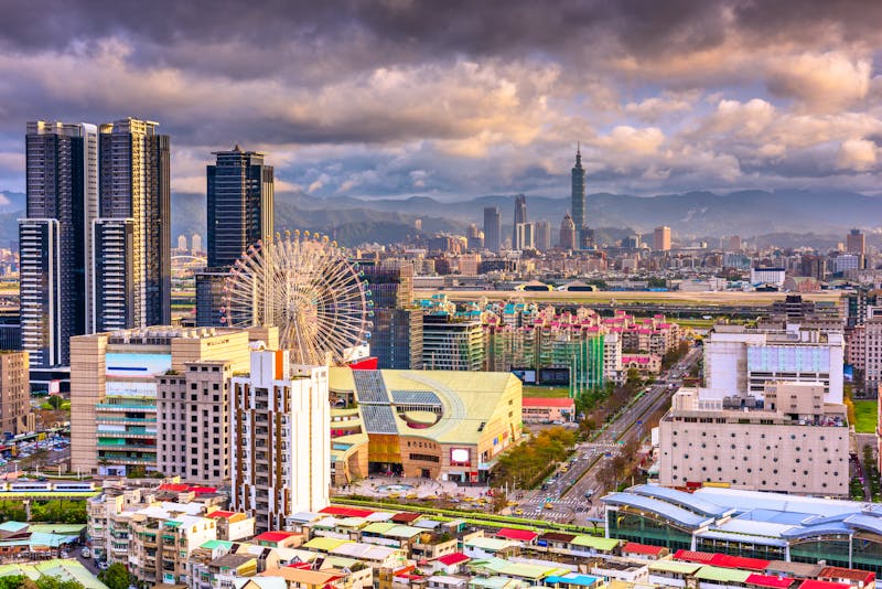 Blick auf den Zhongshan District  in Taipei - Taiwan - ©Sean Pavone - envato
