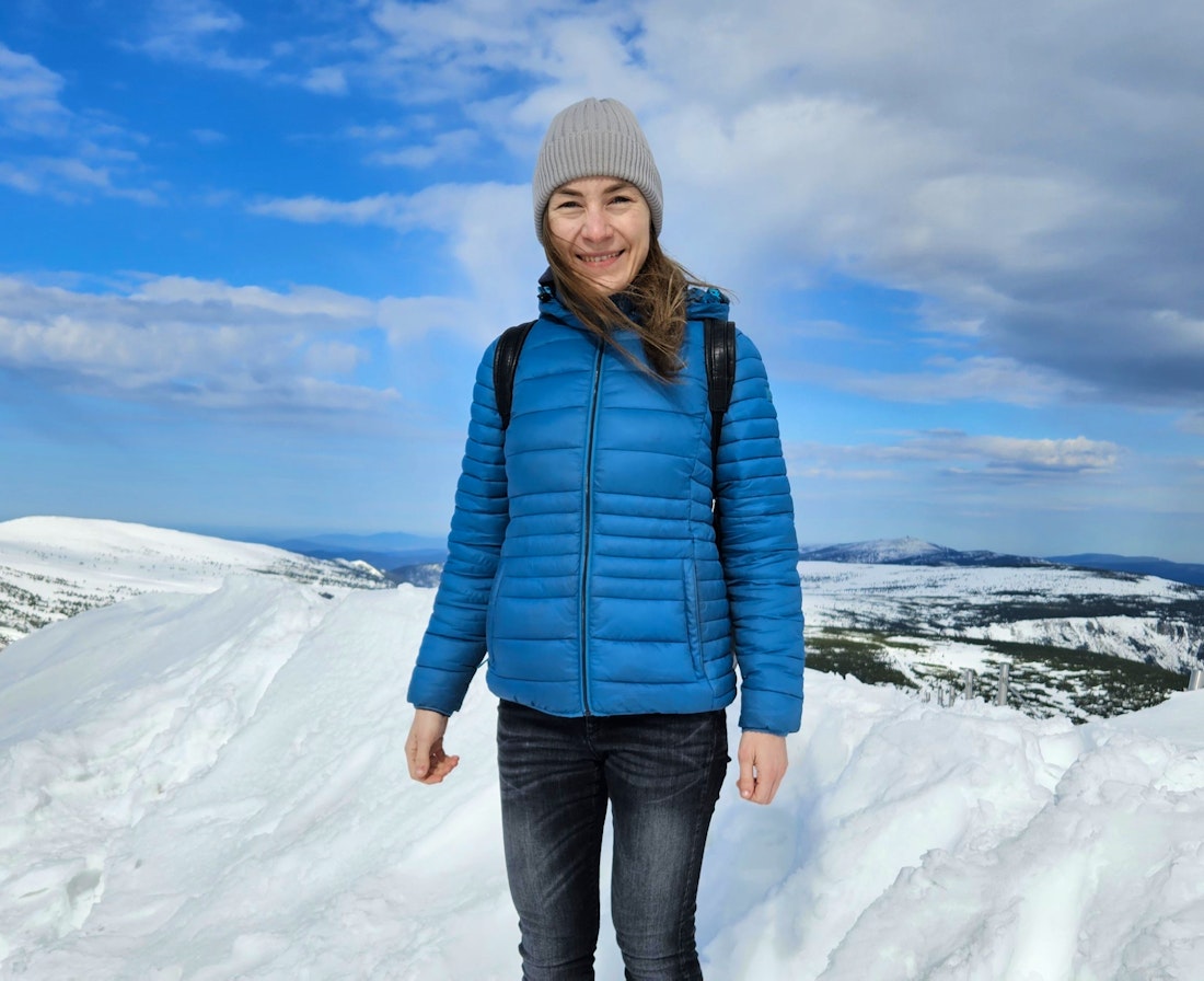 Eberhardt-Reisemanagerin Anna Jeske auf der Schneekoppe – © Eberhardt TRAVEL