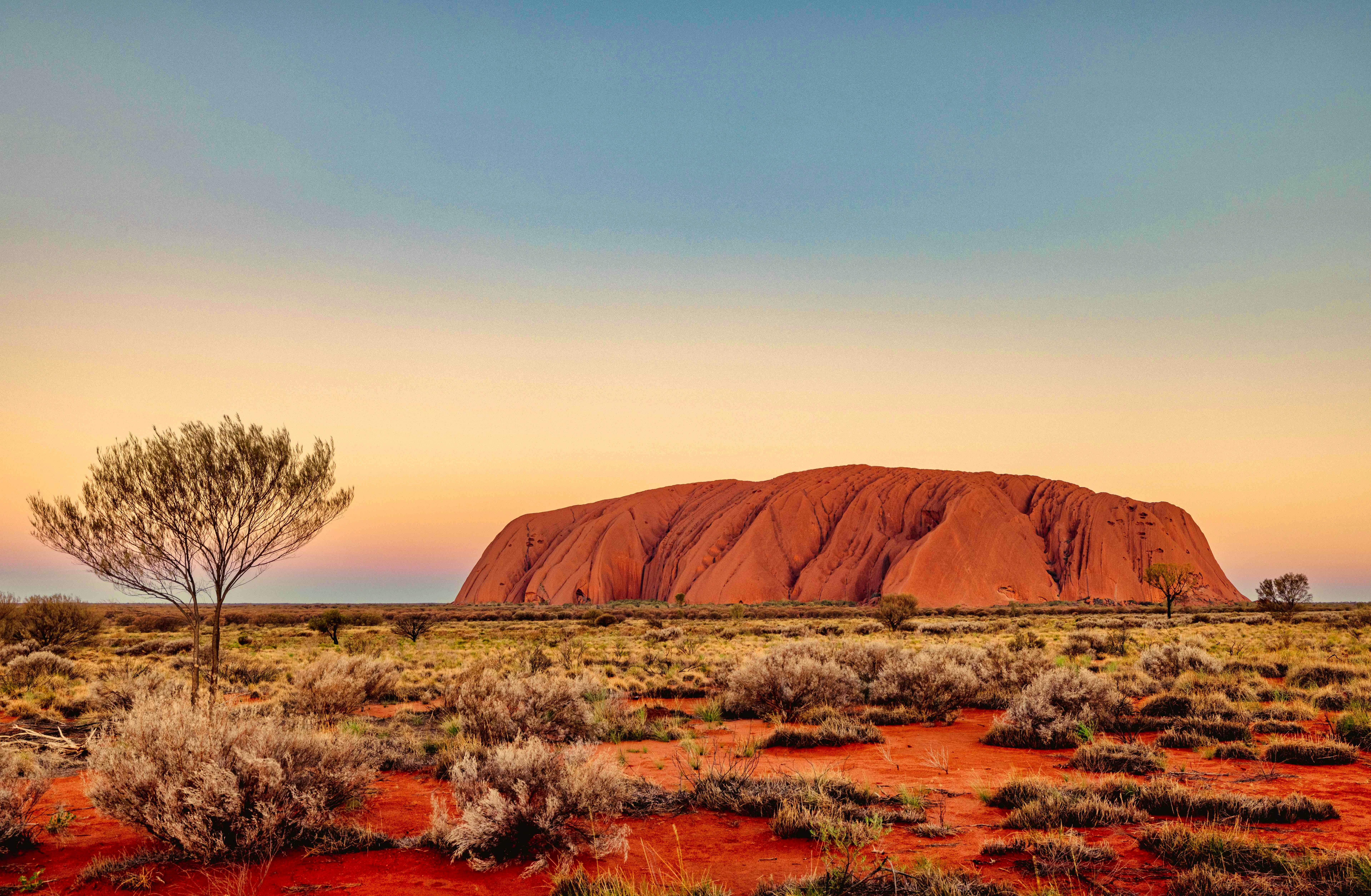 Malerischer Blick auf den Uluru (Ayers Rock) im Zentrum Australiens – © wirestock - envato
