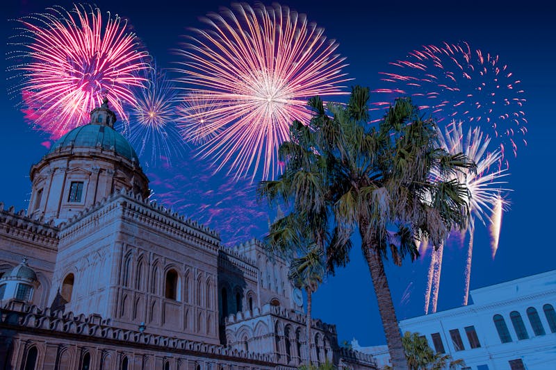 Palermo - Feuerwerk über Altstadt und Kathedrale - ©Giampaolo - stock.adobe.com