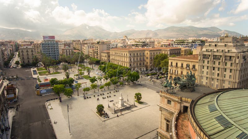 Piazza Politeama in Palermo - ©Luca - stock.adobe.com