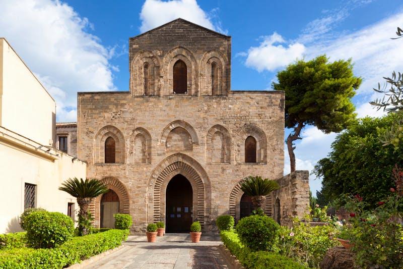 Kirche im historischen Kalsa-Viertel in Palermo - ©GUIDO BAVIERA - Adobe Stock