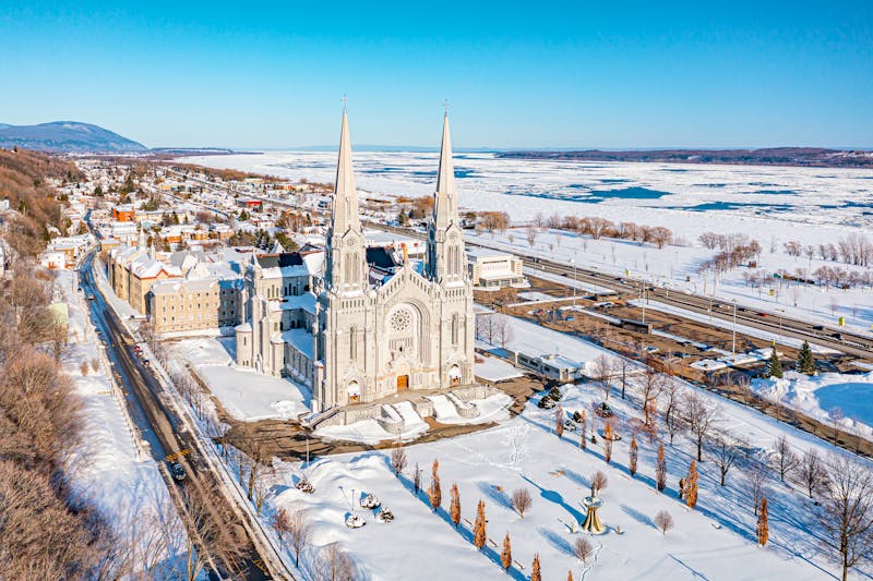Basilika Sainte Anne de Beaupre am St. Lorenz Strom - ©Dave - stock.adobe.com