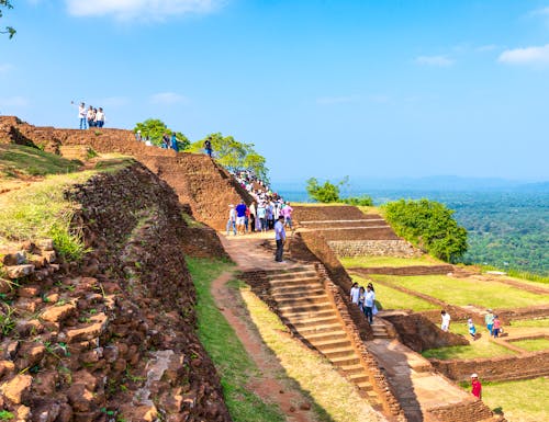 Führung in der Felsenfestung von Sigiriya  – © ksl - stock.adobe.com