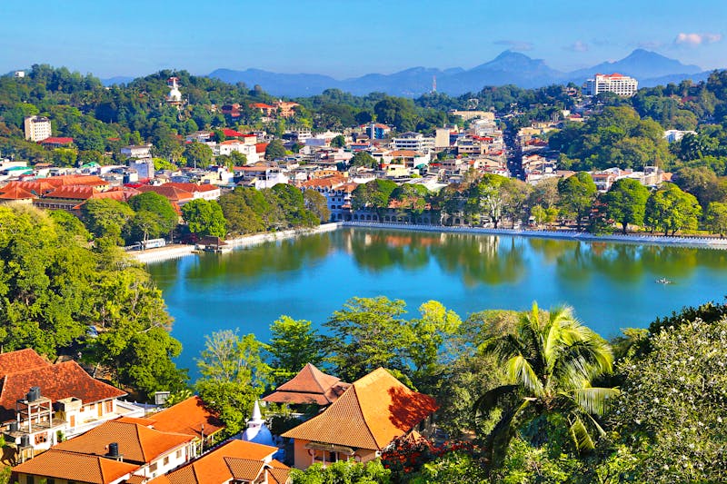 Blick auf die Stadt Kandy in Sri Lanka - ©MehmetOZB - stock.adobe.com