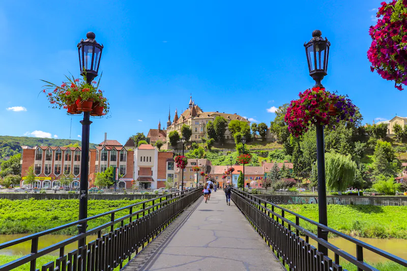 Bummel in Sighisoara mit der Burg im Hintergrund - &copy;Ioan - stock.adobe.com