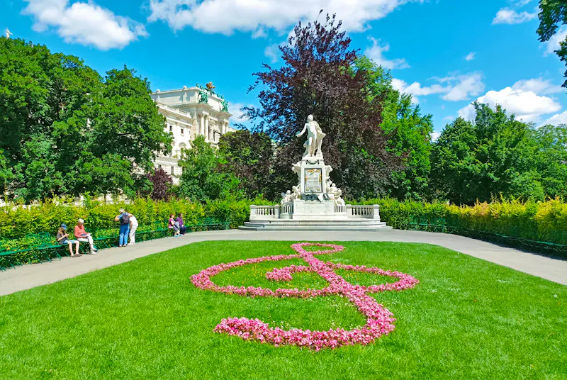 Mozart-Denkmal im Burggarten in Wien  - &copy;Gisela Gerlach - Eberhardt TRAVEL