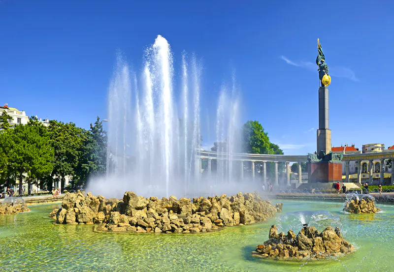 Hochstrahlbrunnen am Schwarzenbergplatz in Wien - &copy;Pecold - stock.adobe.com
