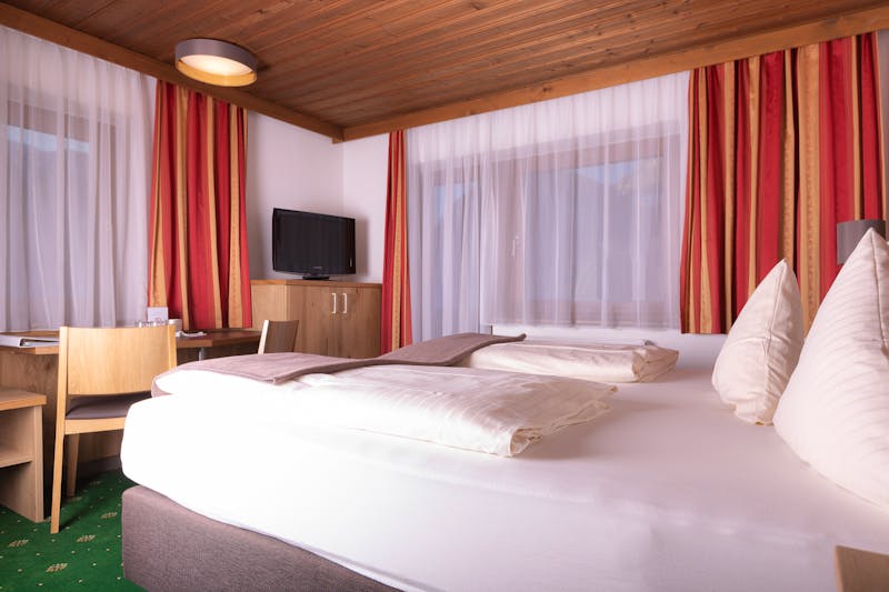 Beispielbild Wohlfühlzimmer im Eckartauerhof in Mayrhofen – ©Christophorus