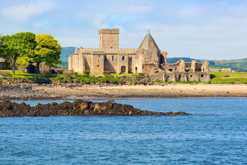 Incholm Abbey auf Inchcolm Island - Firth of Forth  - ©Kruwt - stock.adobe.com