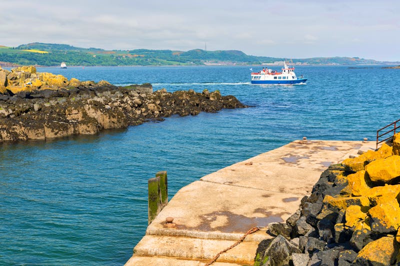 Fähre bei Inchcolm Island nahe Edinburgh - ©Kruwt - stock.adobe.com