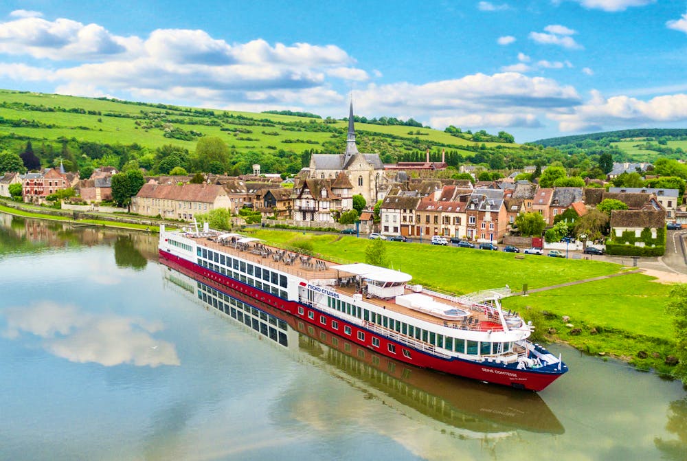 Kreuzfahrtschiff SEINE COMTESSE von nicko cruises auf der Seine &ndash; &copy;  nicko cruises